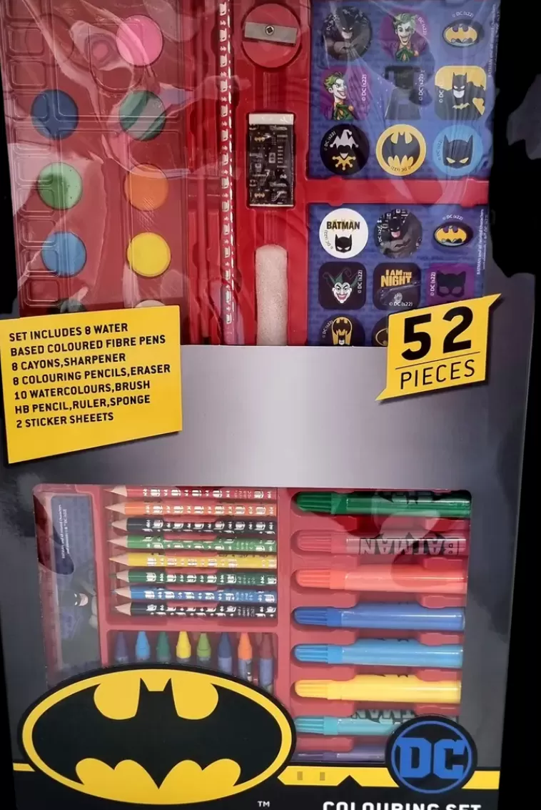 Ei merkkiä Ryhma Hau/Batman/My Little Pony 52 Os. Taidesalkkulajitelma, Sis. 8 Tussia, 8 Varikynaa, 8 Varivahaliitua, 10 Vesivarinappia, Sivellin, Teroitin, Pyyhekumi, Sieni, Hb Lyijykyna, Viivain, 2Tarra-Arkkia Discount